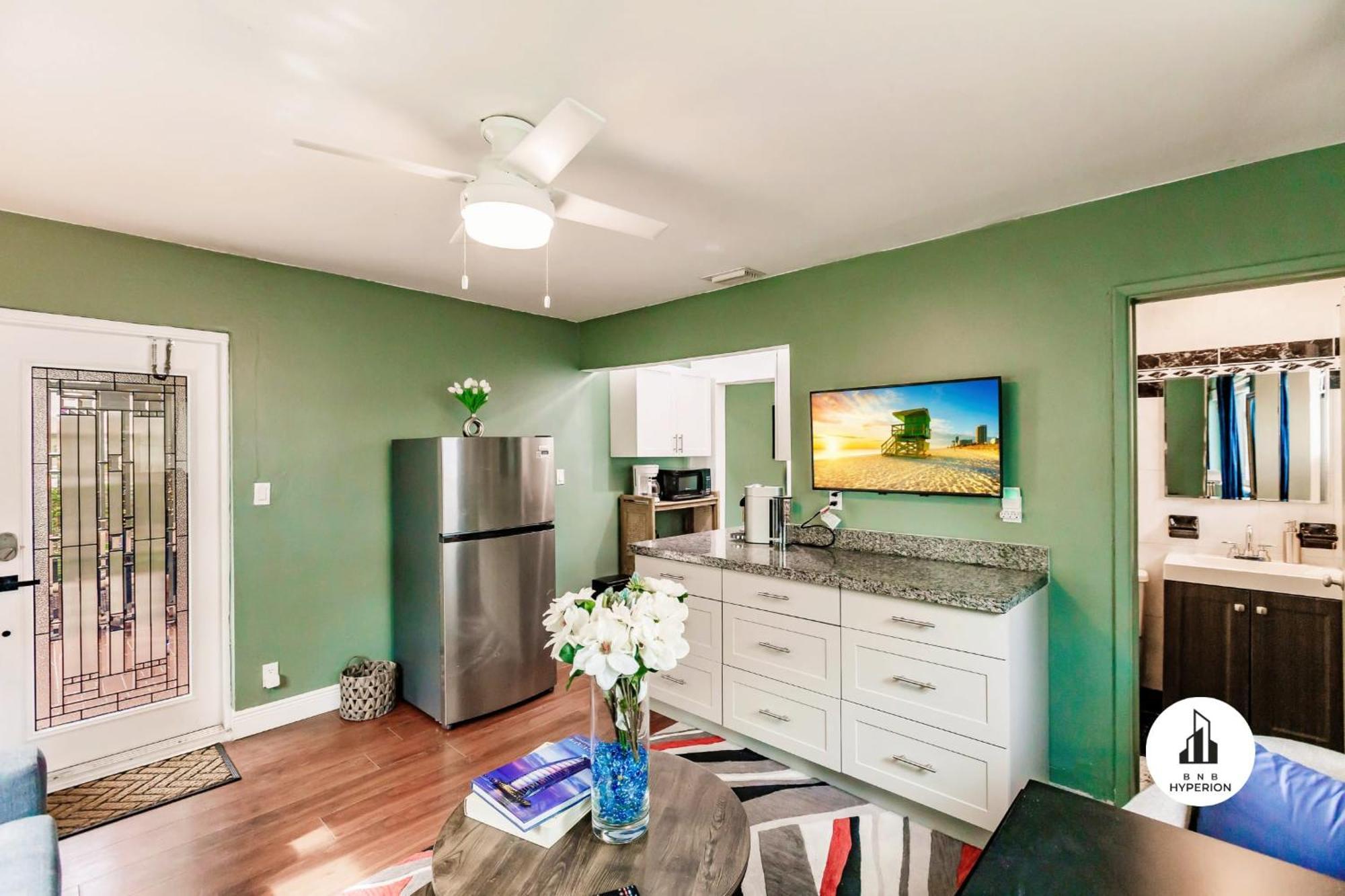 Bnb Hyperion - Updated 1B1B Hideaway - Sleeps 3 Hollywood Exterior foto